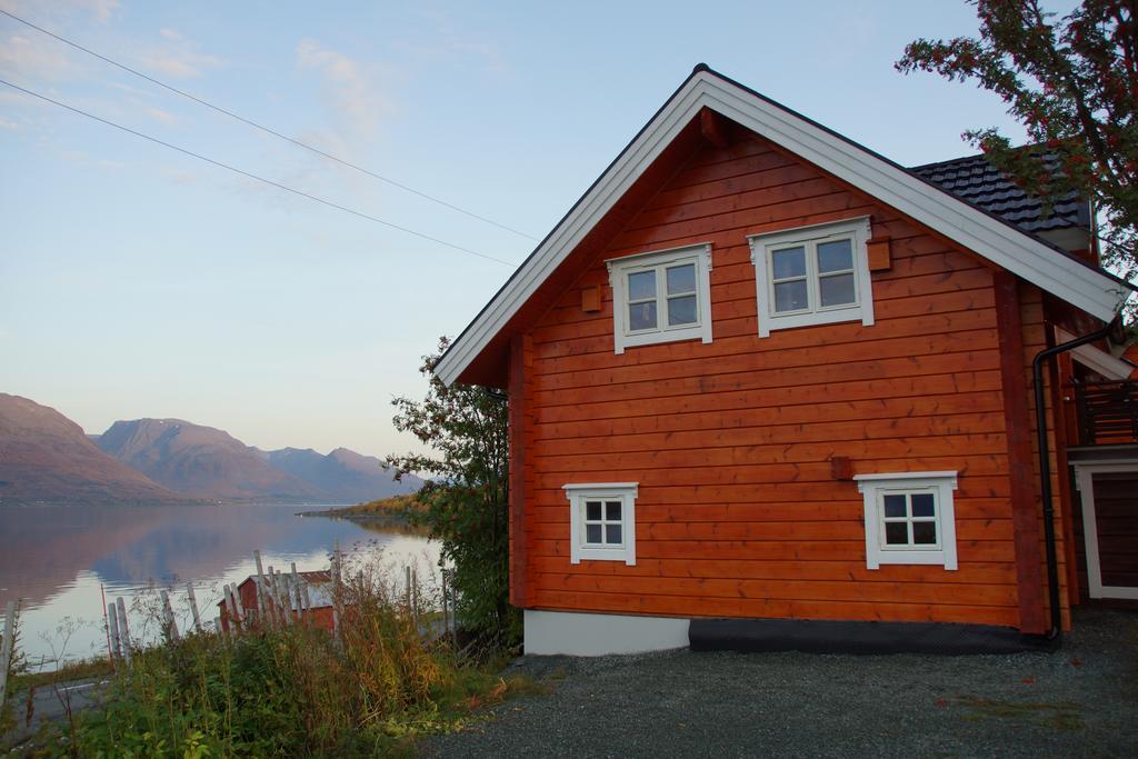 Aaroybukt Guesthouse Aroybukta Exteriör bild